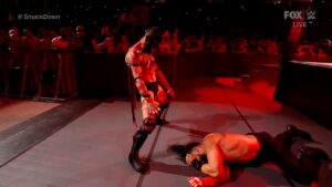 The Demon atacando a Roman. Foto de superluchas.